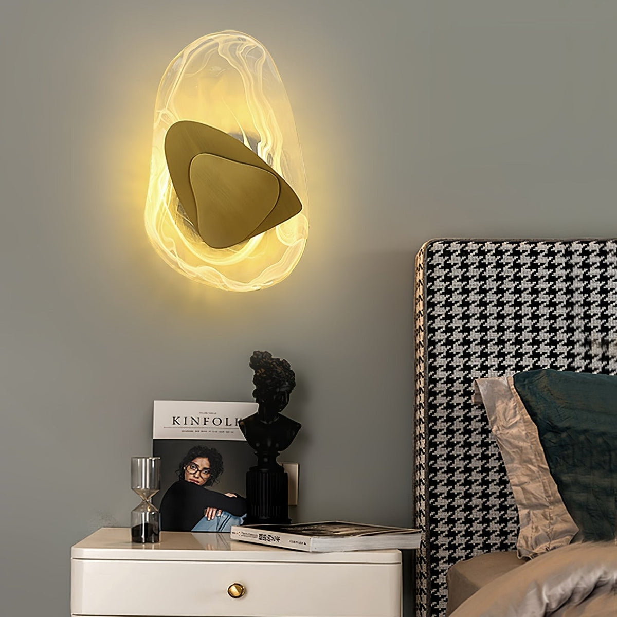 Wuvitos Artistic Black Glass Wall Lamp