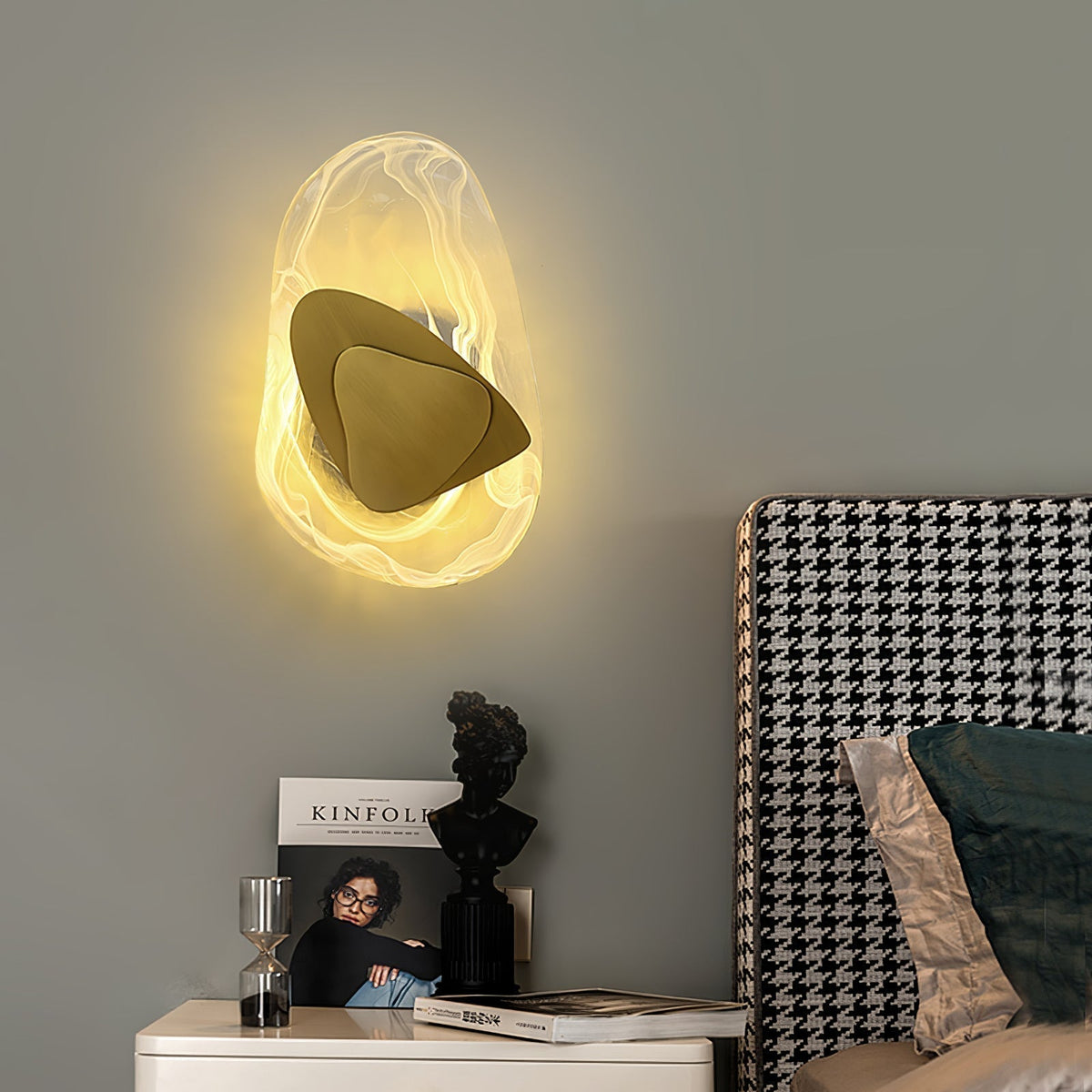 Wuvitos Artistic Black Glass Wall Lamp