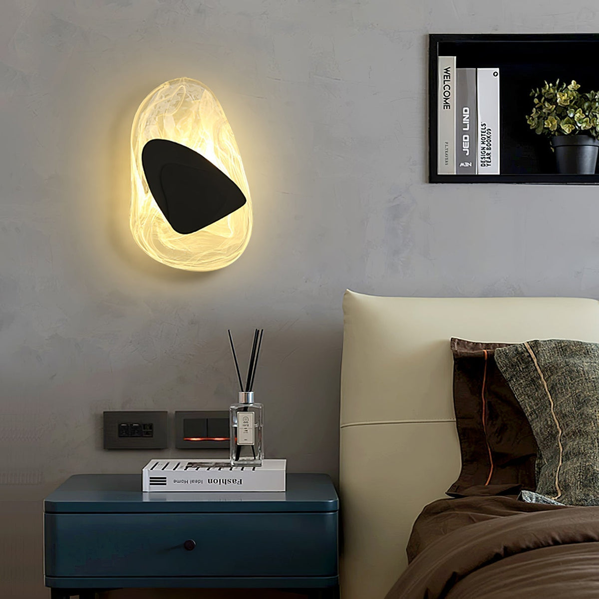 Wuvitos Artistic Black Glass Wall Lamp