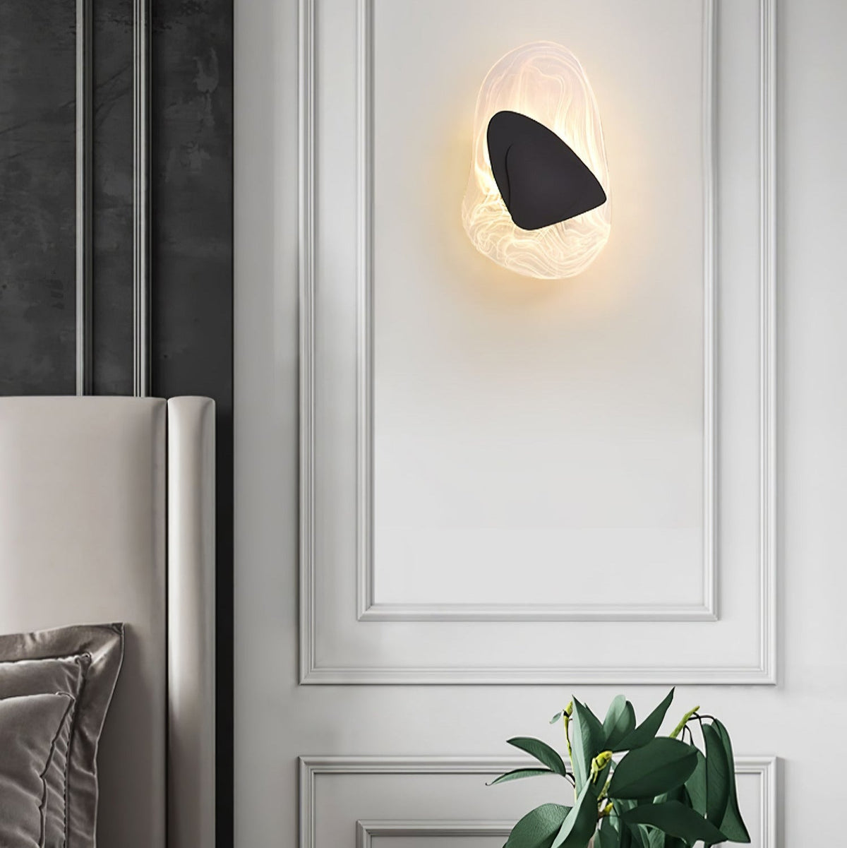 Wuvitos Artistic Black Glass Wall Lamp