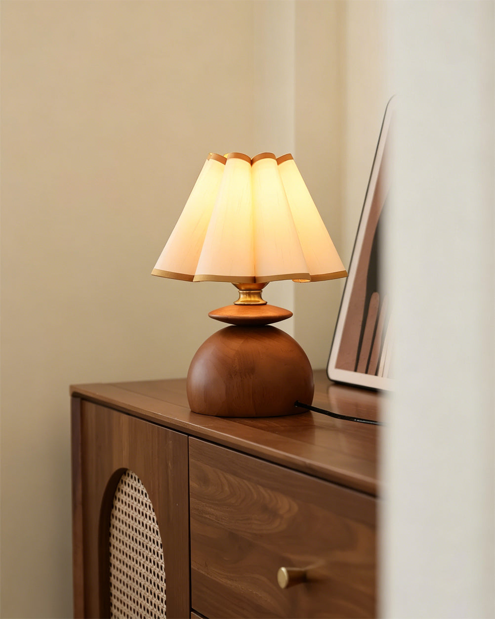 Elvarine Table Lamp