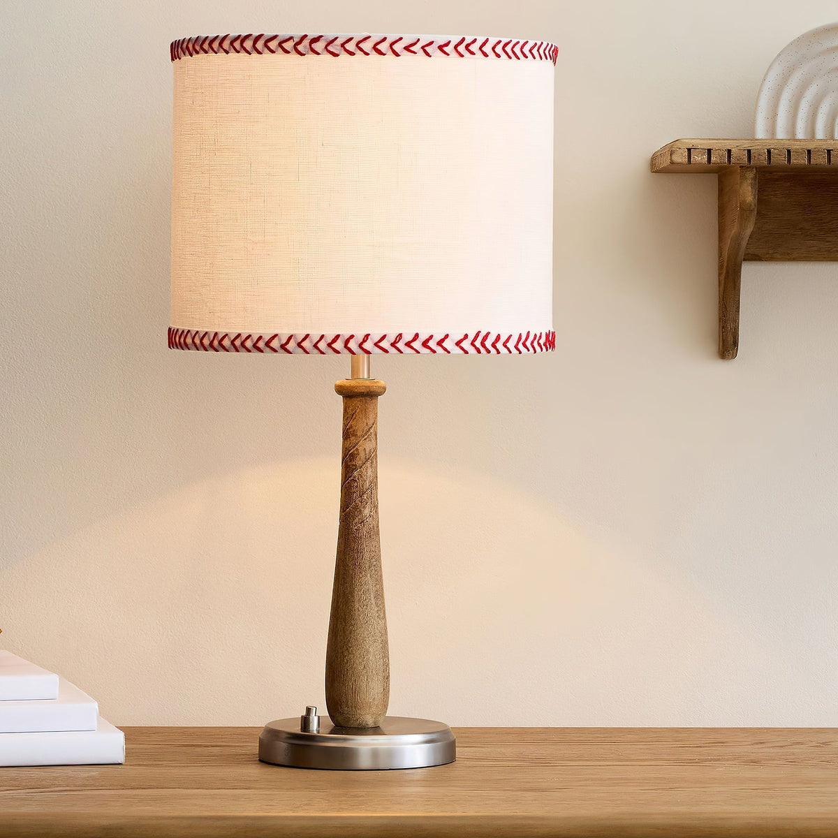 Elaanaine Table Lamp