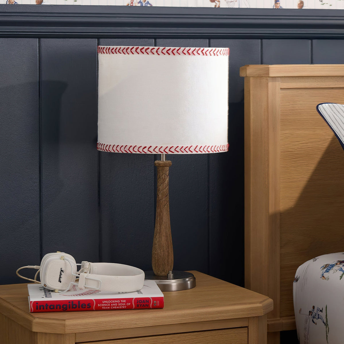 Elaanaine Table Lamp