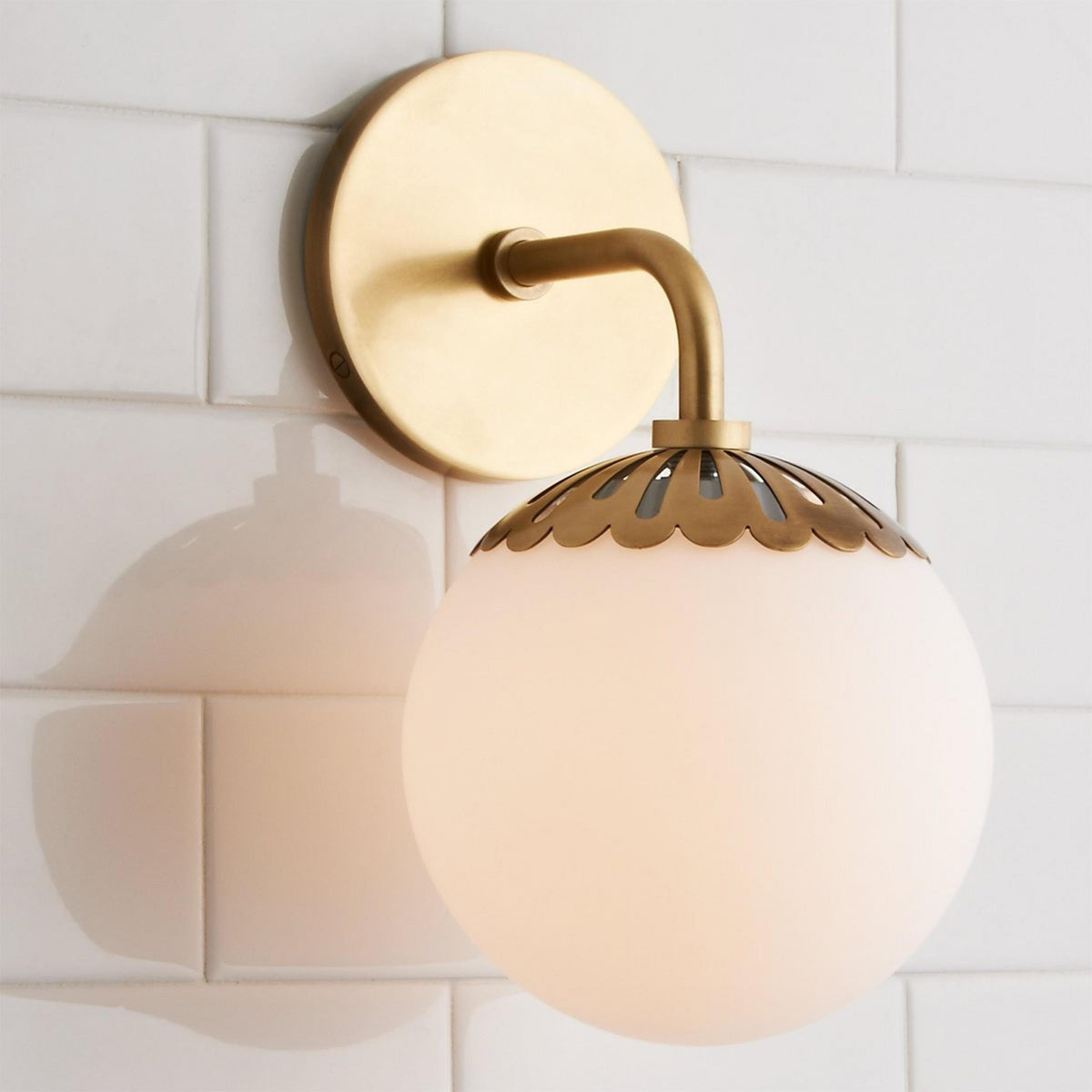 Pagumik Globe Glass Wall Lamp
