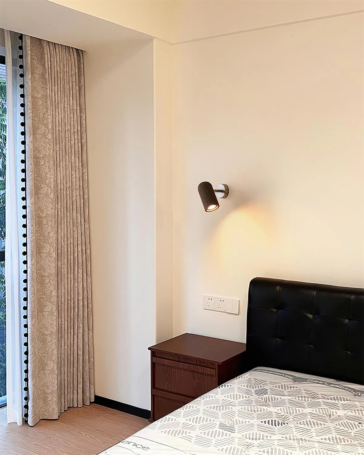 Ravik Wall Lamp