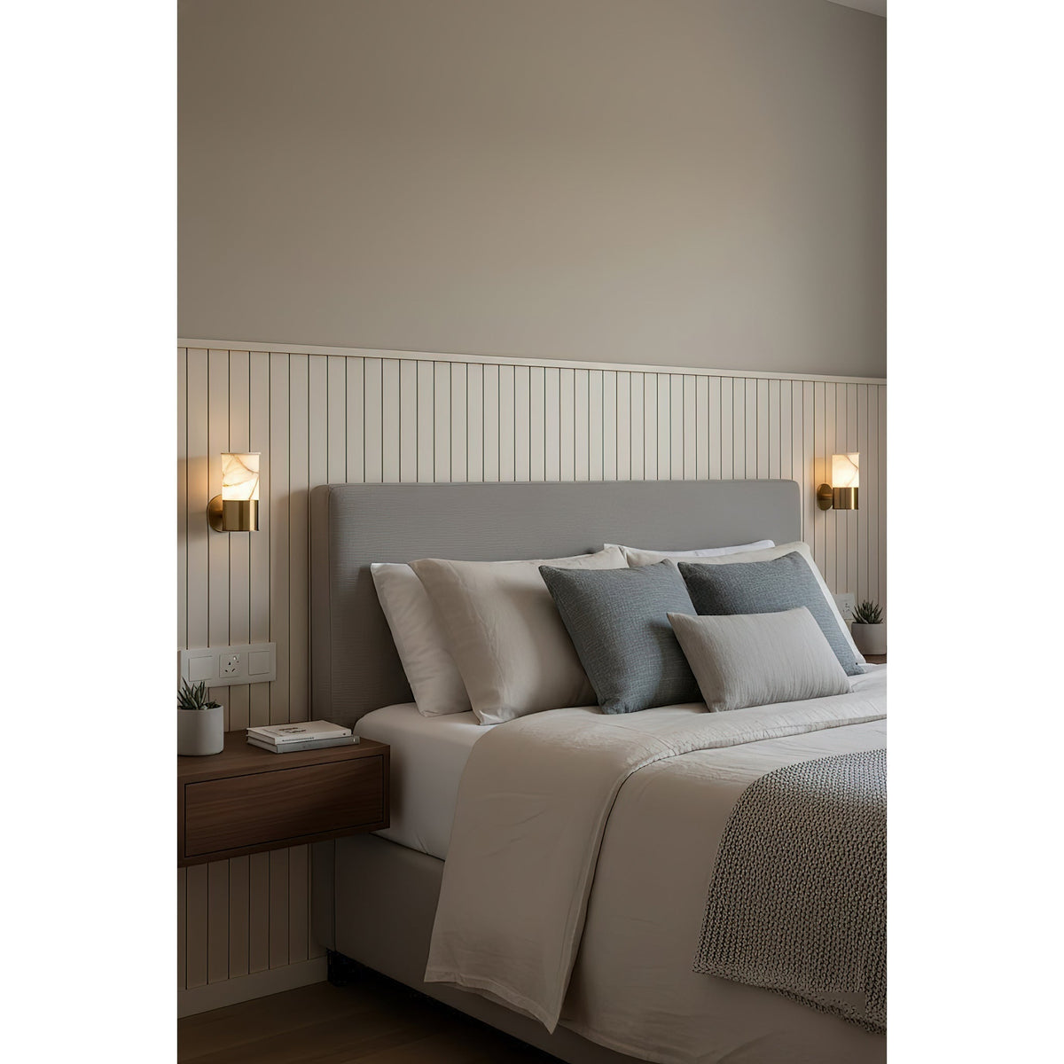 Thalvian Alabaster Wall Lamp