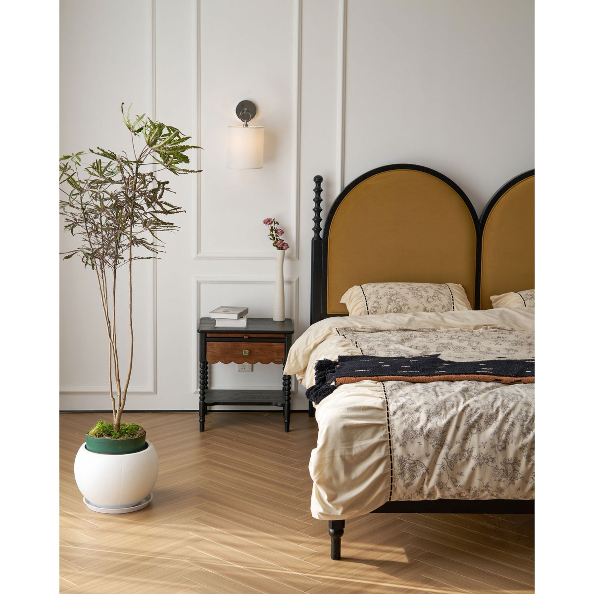 Calenina Wall Lamp