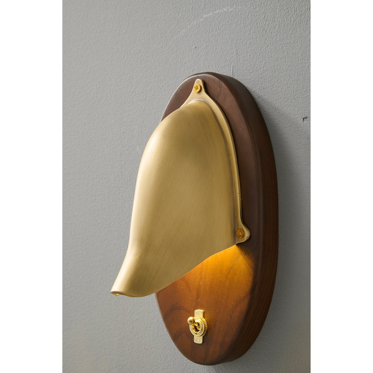 Aurev Ovale Wall Lamp
