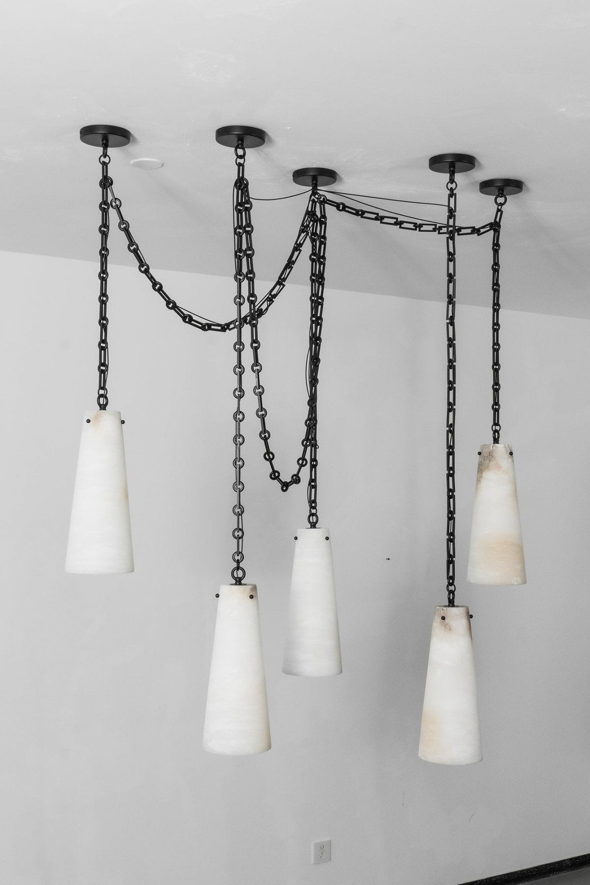 Teriisira Industrial Cascade Chain Chandelier