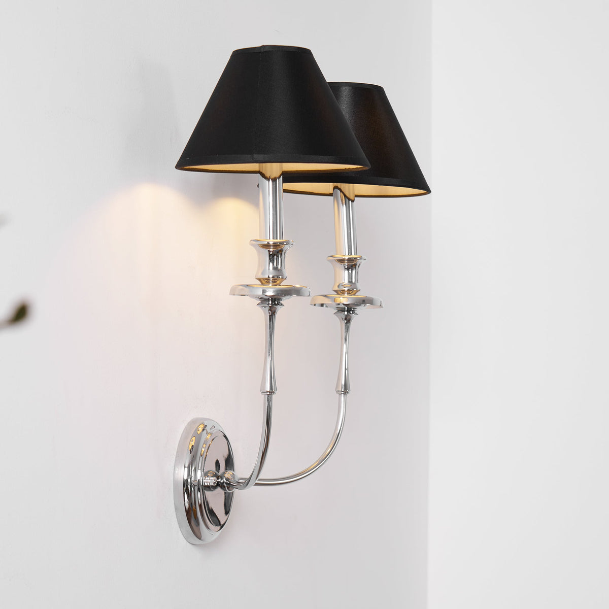 Viraarine Wall Lamp