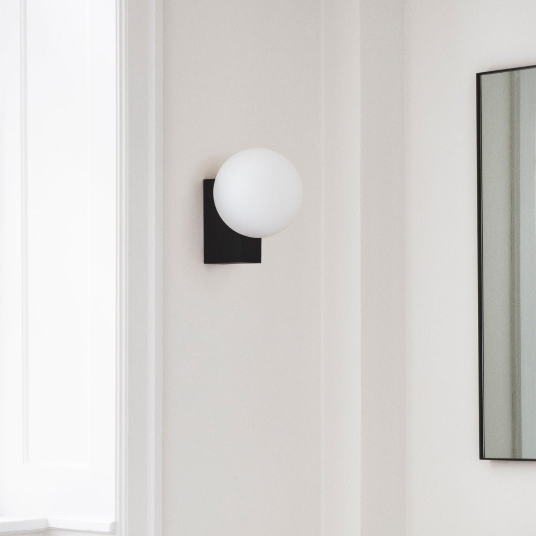 Vantheir Wall Lamp
