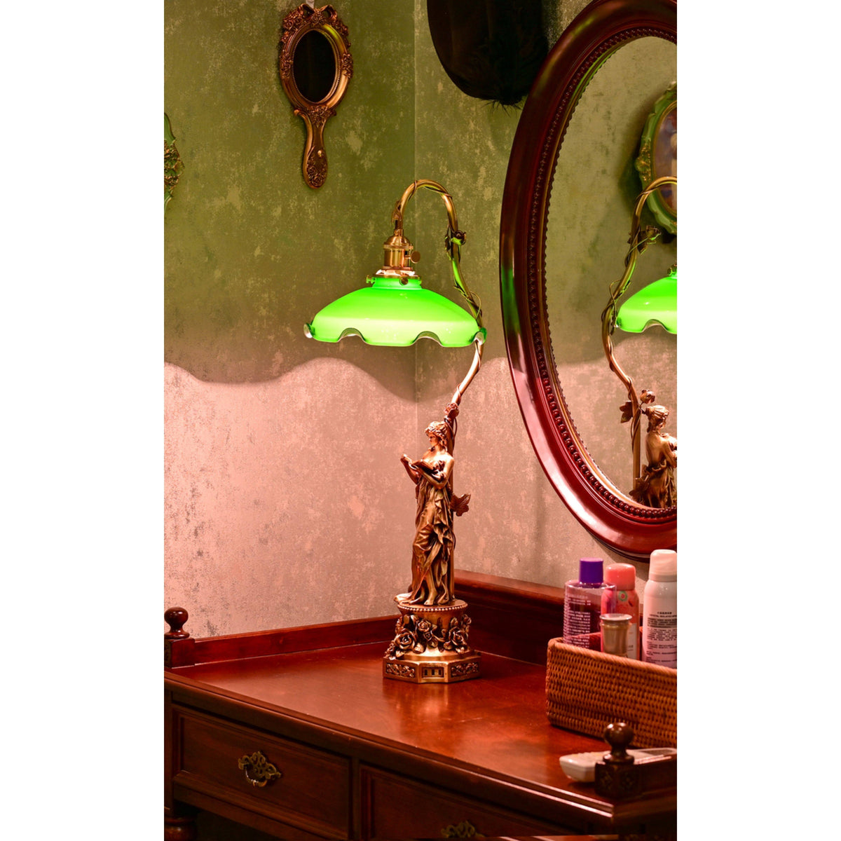 Petalo Lady Statue Glass Table Lamp