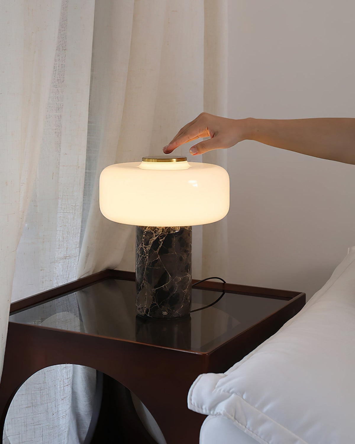 Orelinielle Table Lamp