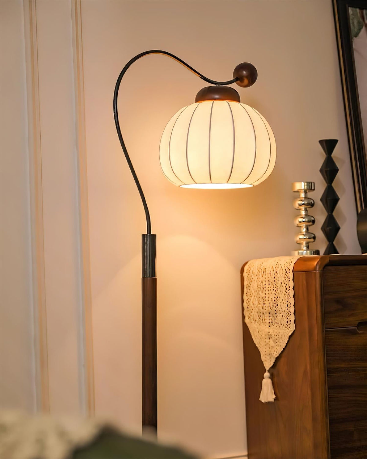 Lumanella Floor Lamp