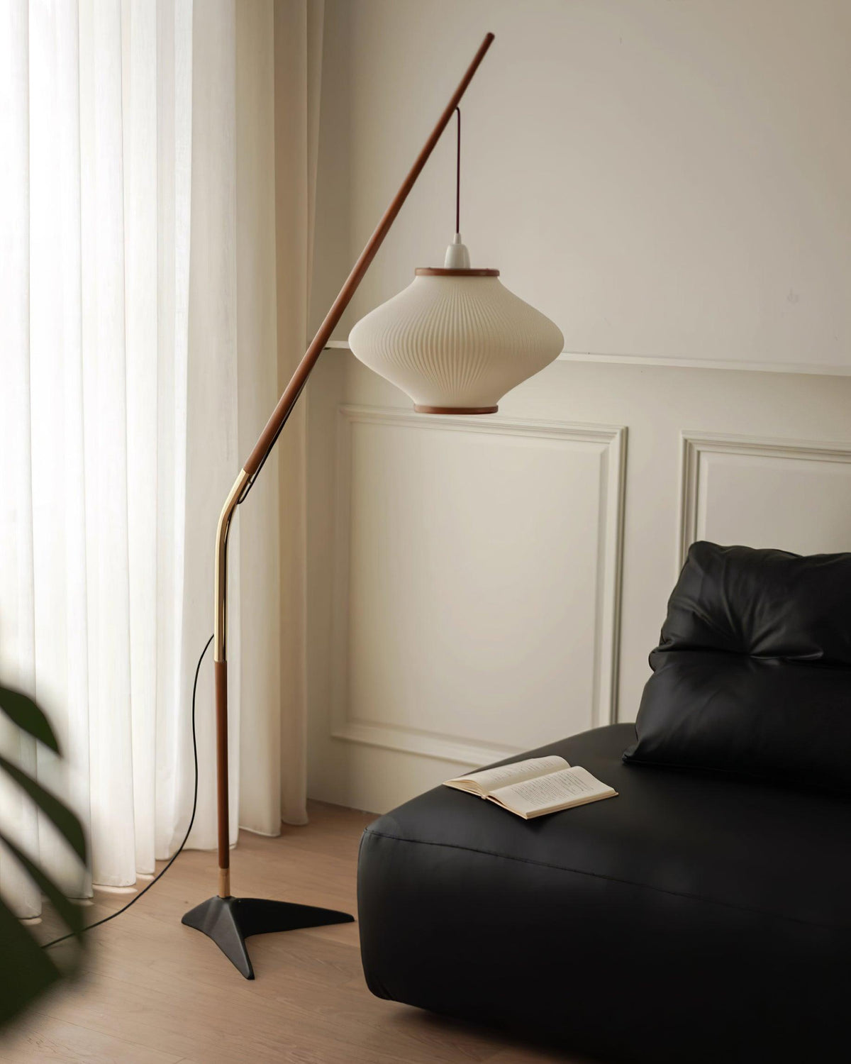 Elairira Floor Lamp