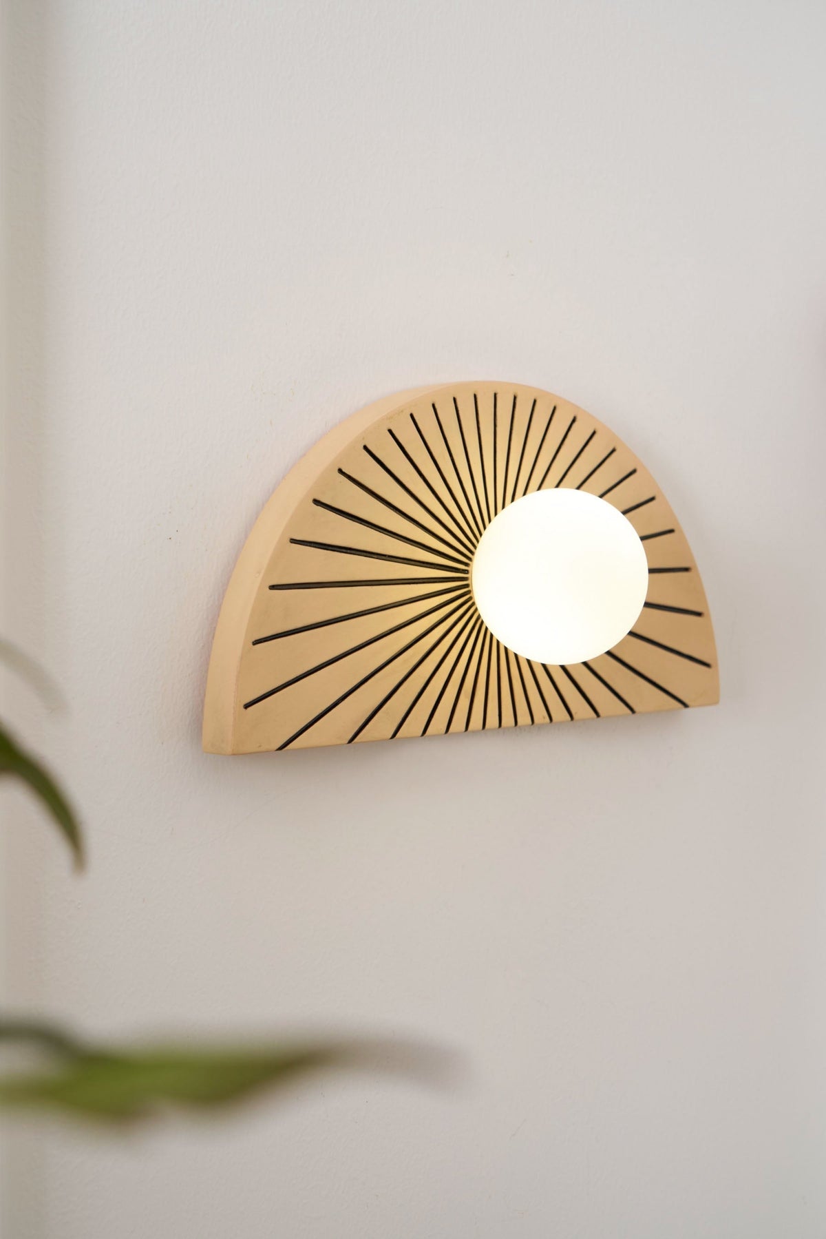 Celaelle Resin Glass Wall Lamp