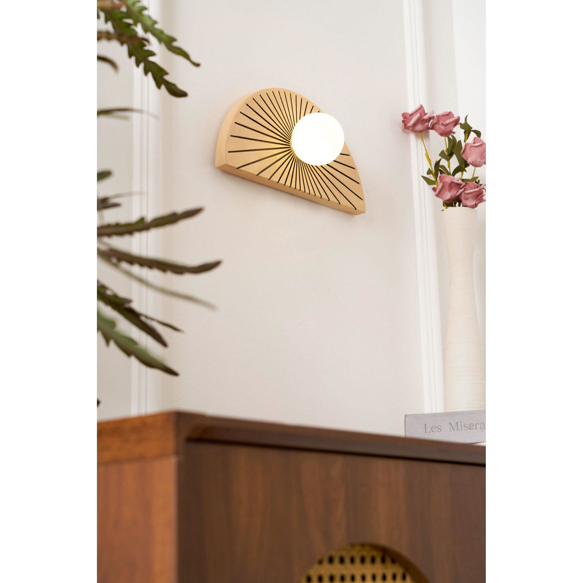Celaelle Resin Glass Wall Lamp