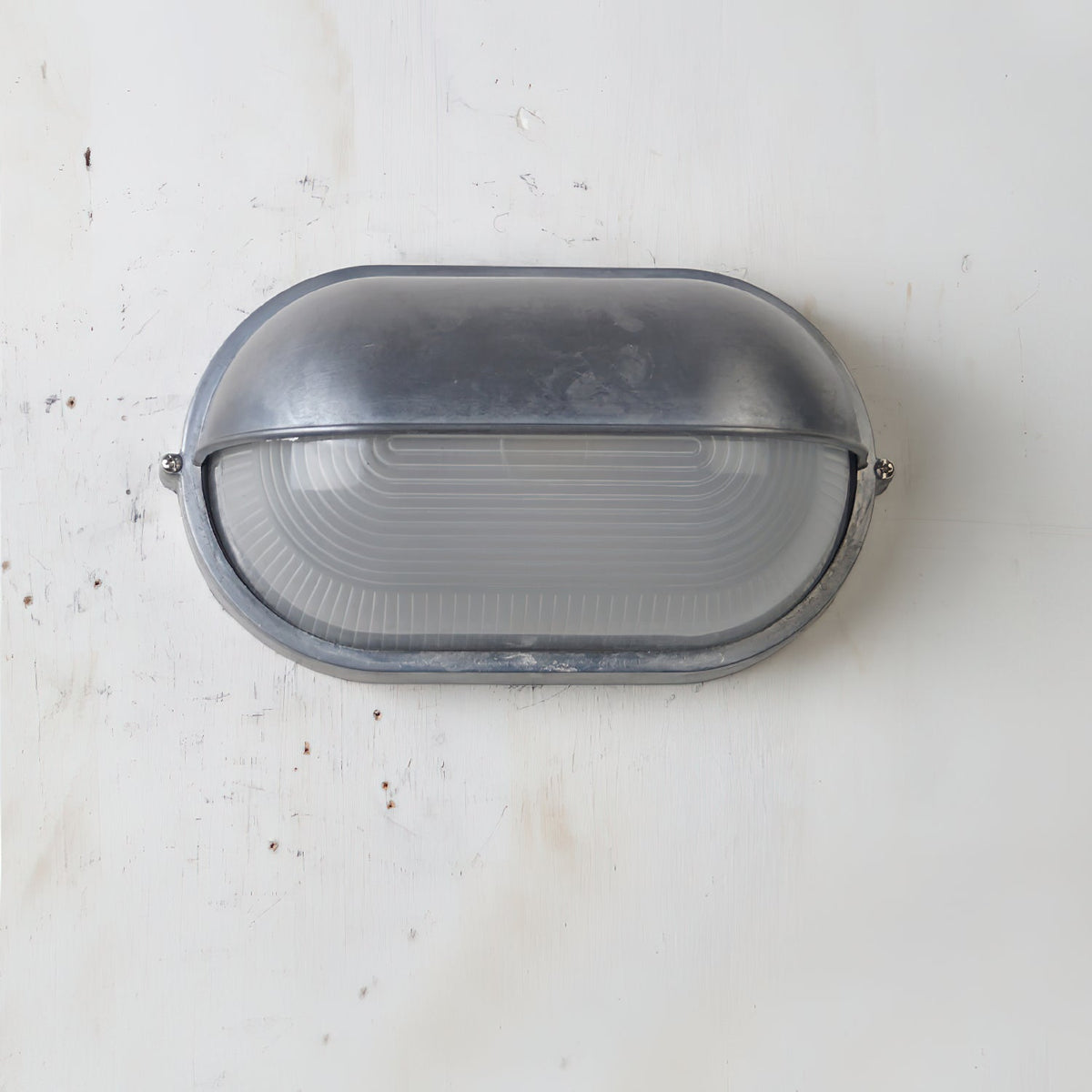 Lovutil Modern Round/Ellipse Outdoor Waterproof Wall Lamp. 2 Colors
