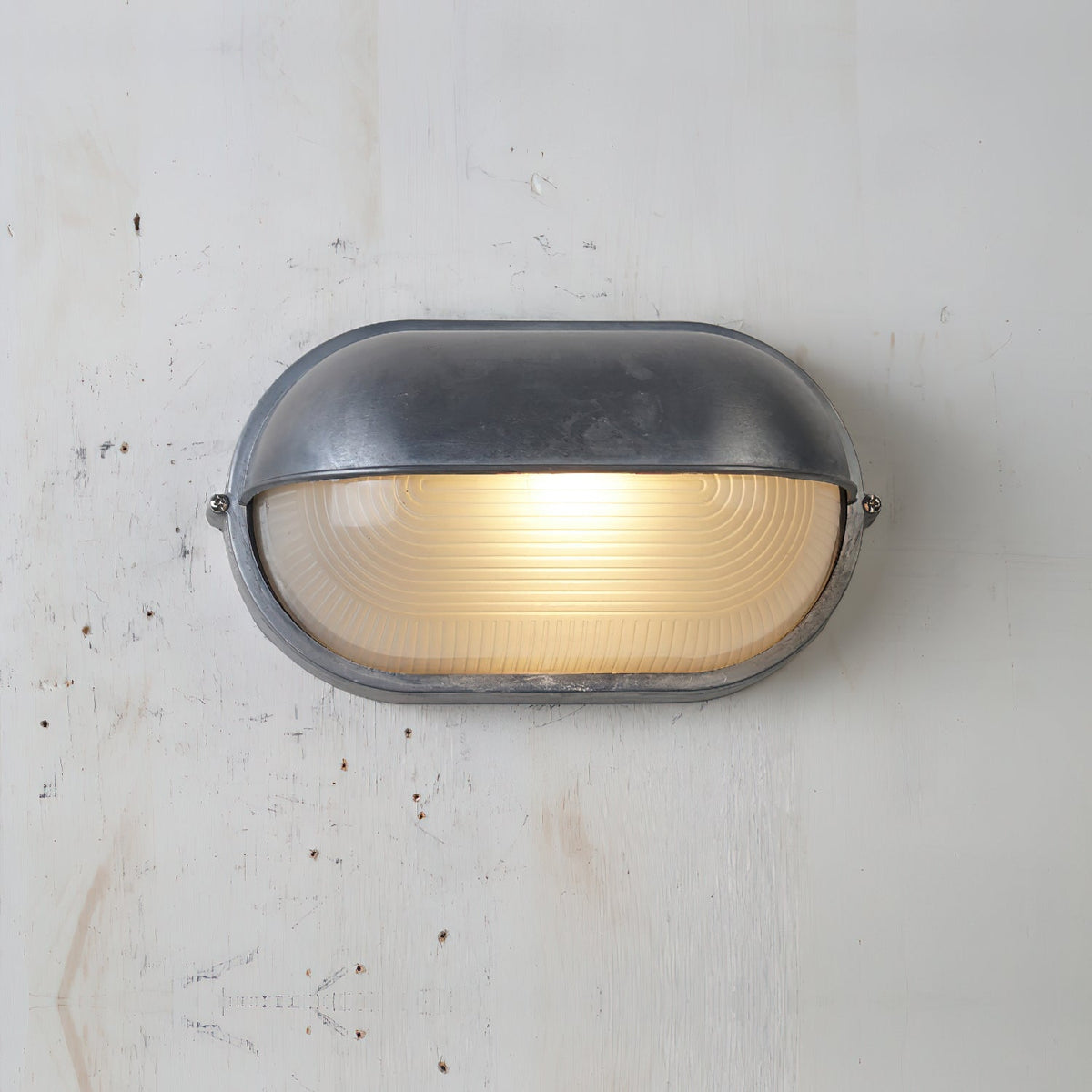 Lovutil Modern Round/Ellipse Outdoor Waterproof Wall Lamp. 2 Colors