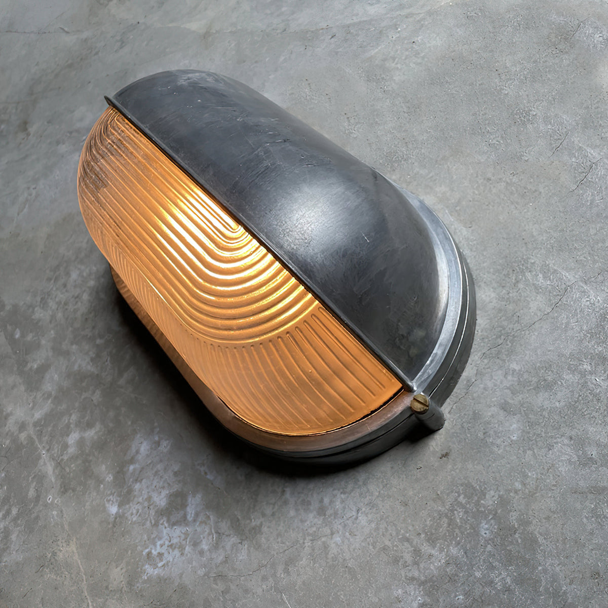 Lovutil Modern Round/Ellipse Outdoor Waterproof Wall Lamp. 2 Colors