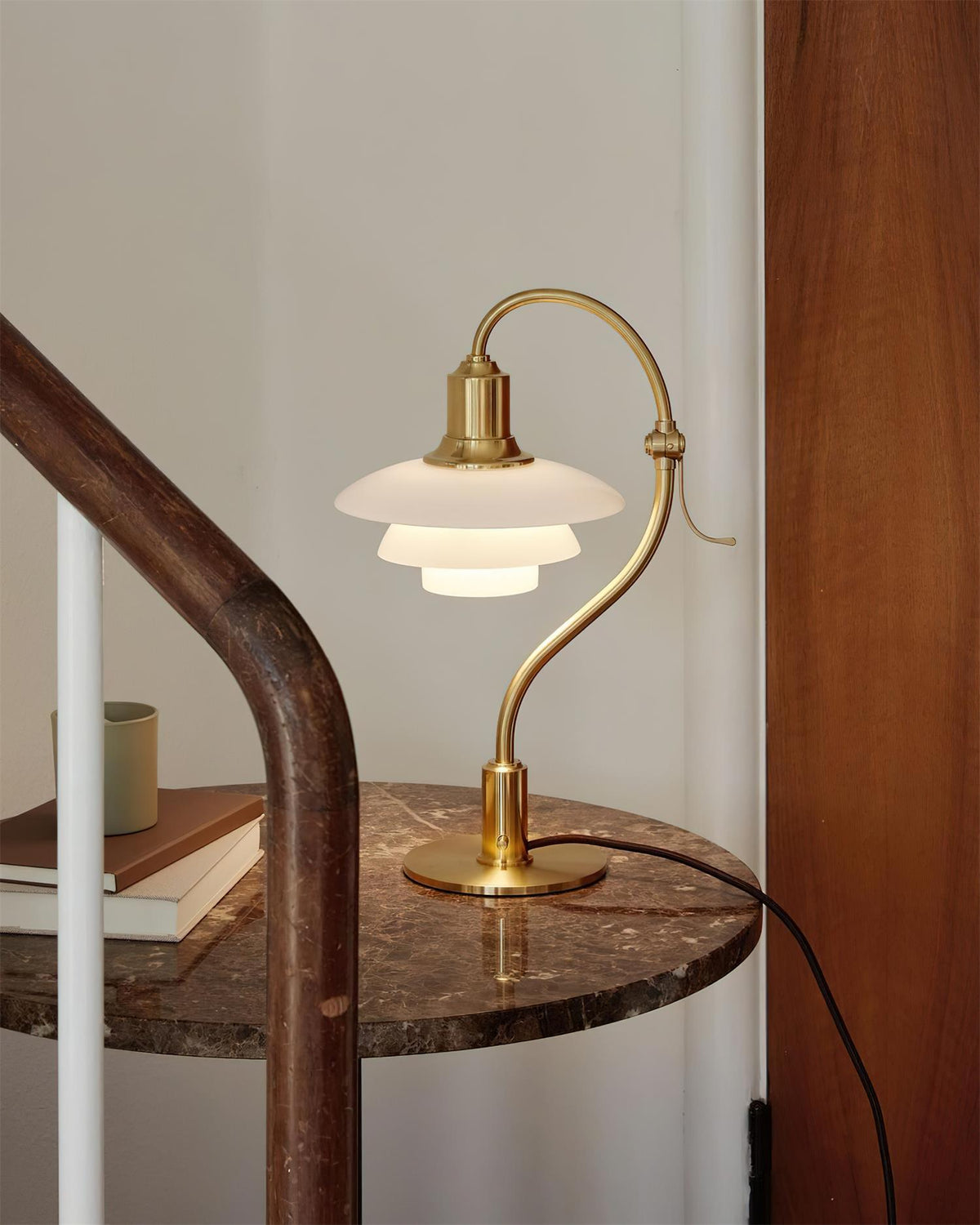 Viraanelia Table Lamp