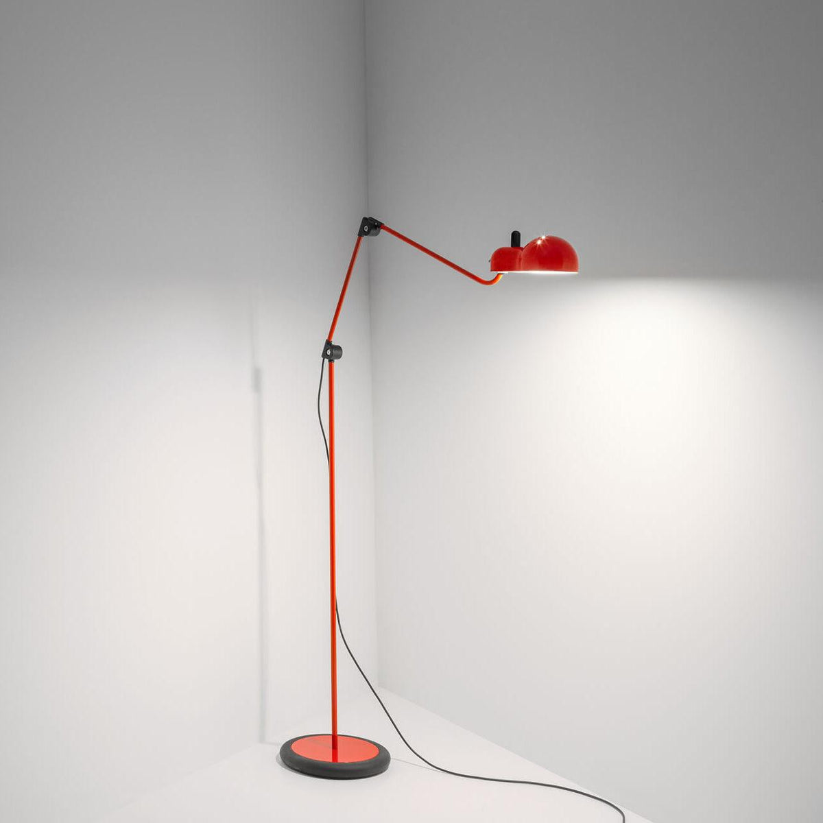 Rouge Floor Lamp