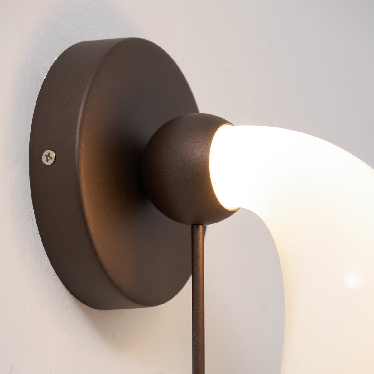 Vesilara Wall Lamp