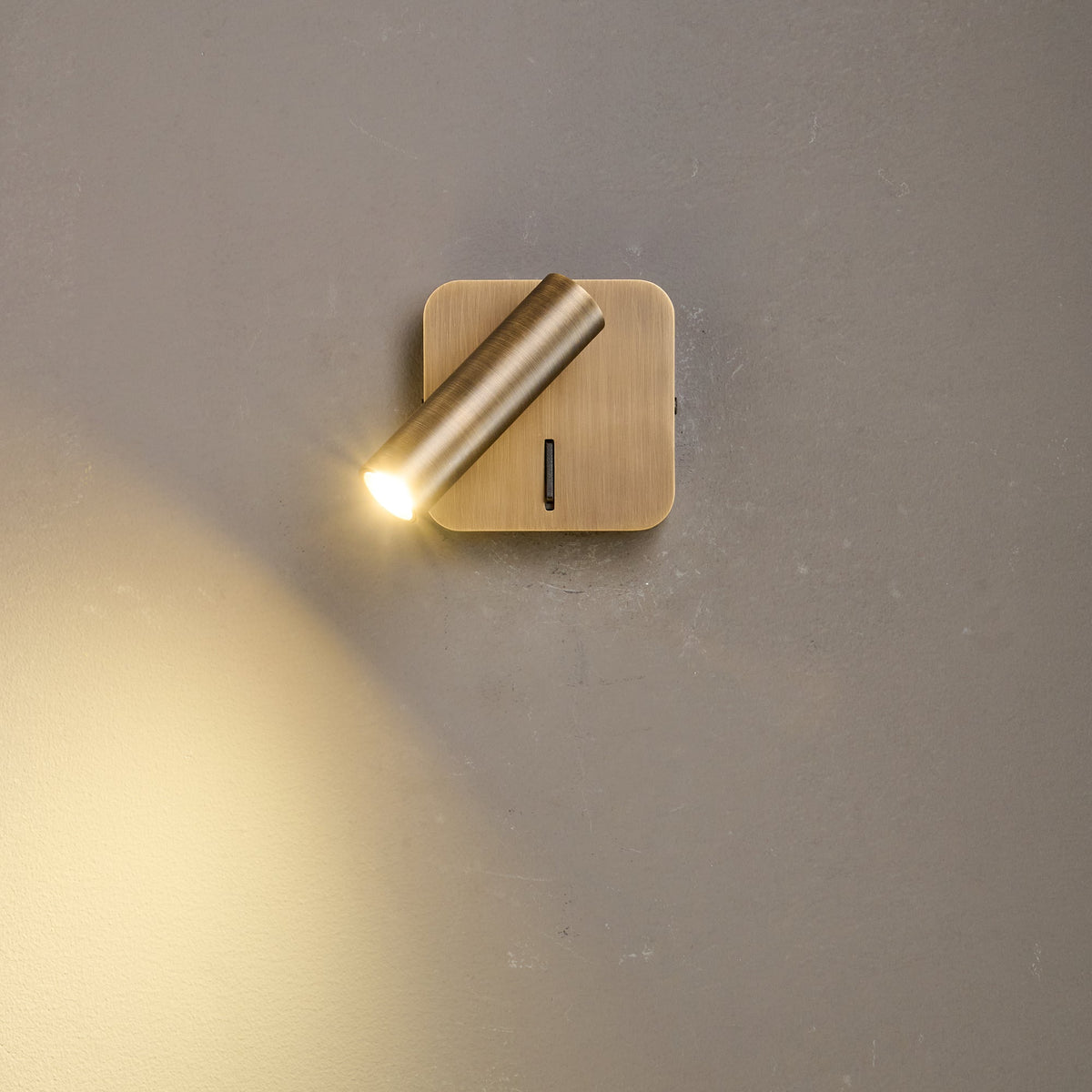 Prea Wall Lamp