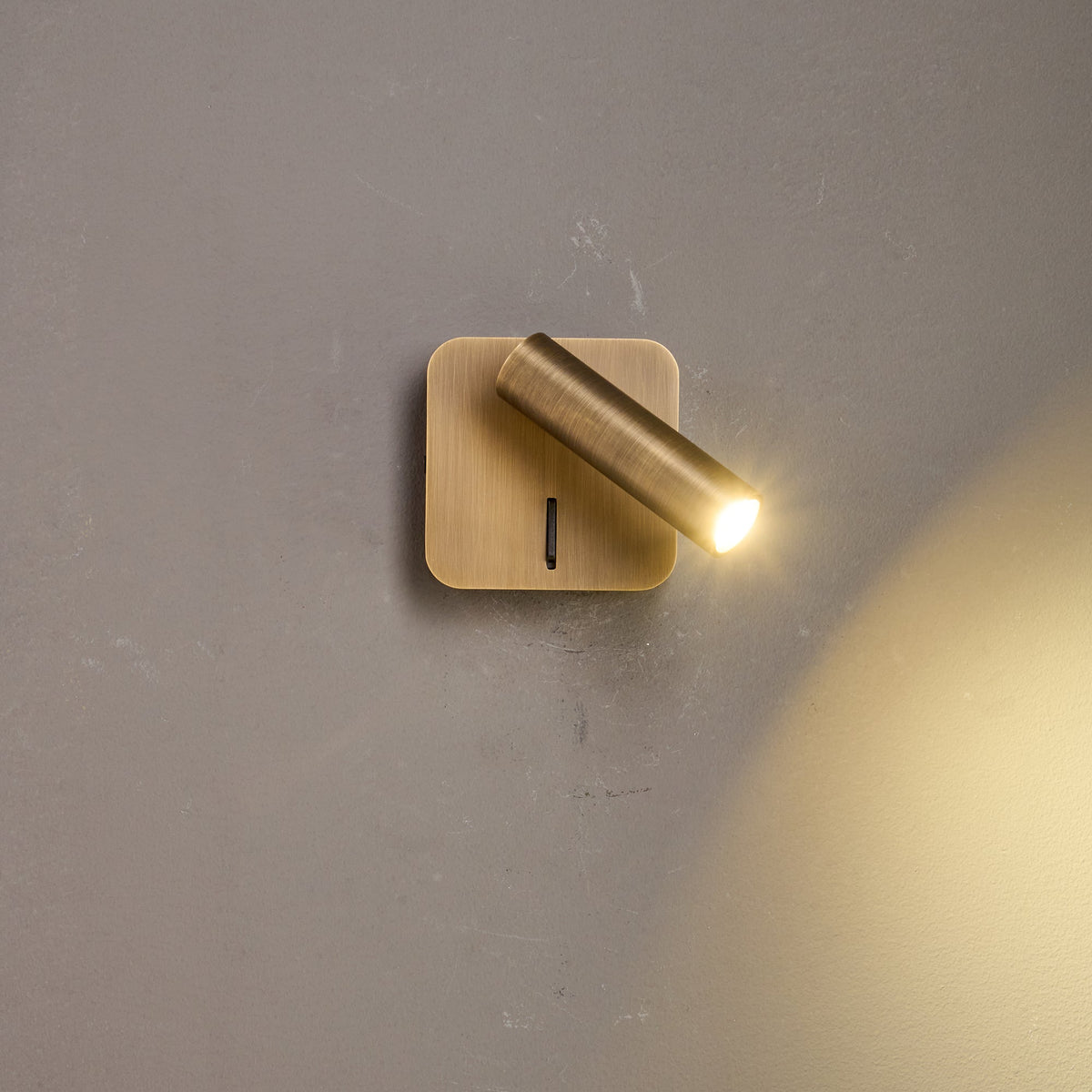Prea Wall Lamp