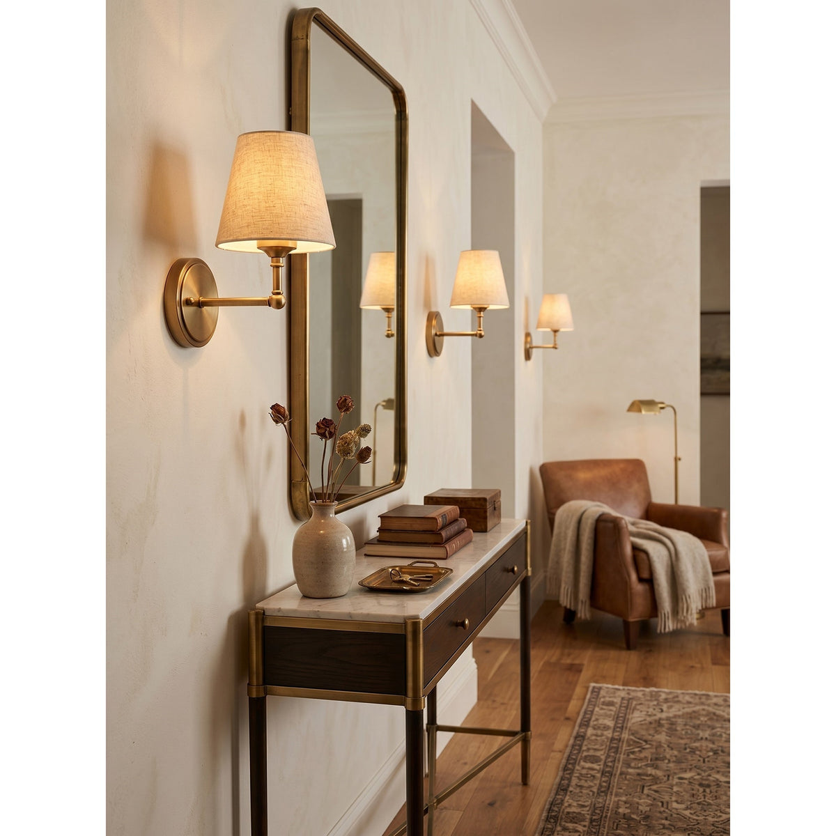 Veluiella Wall Sconce