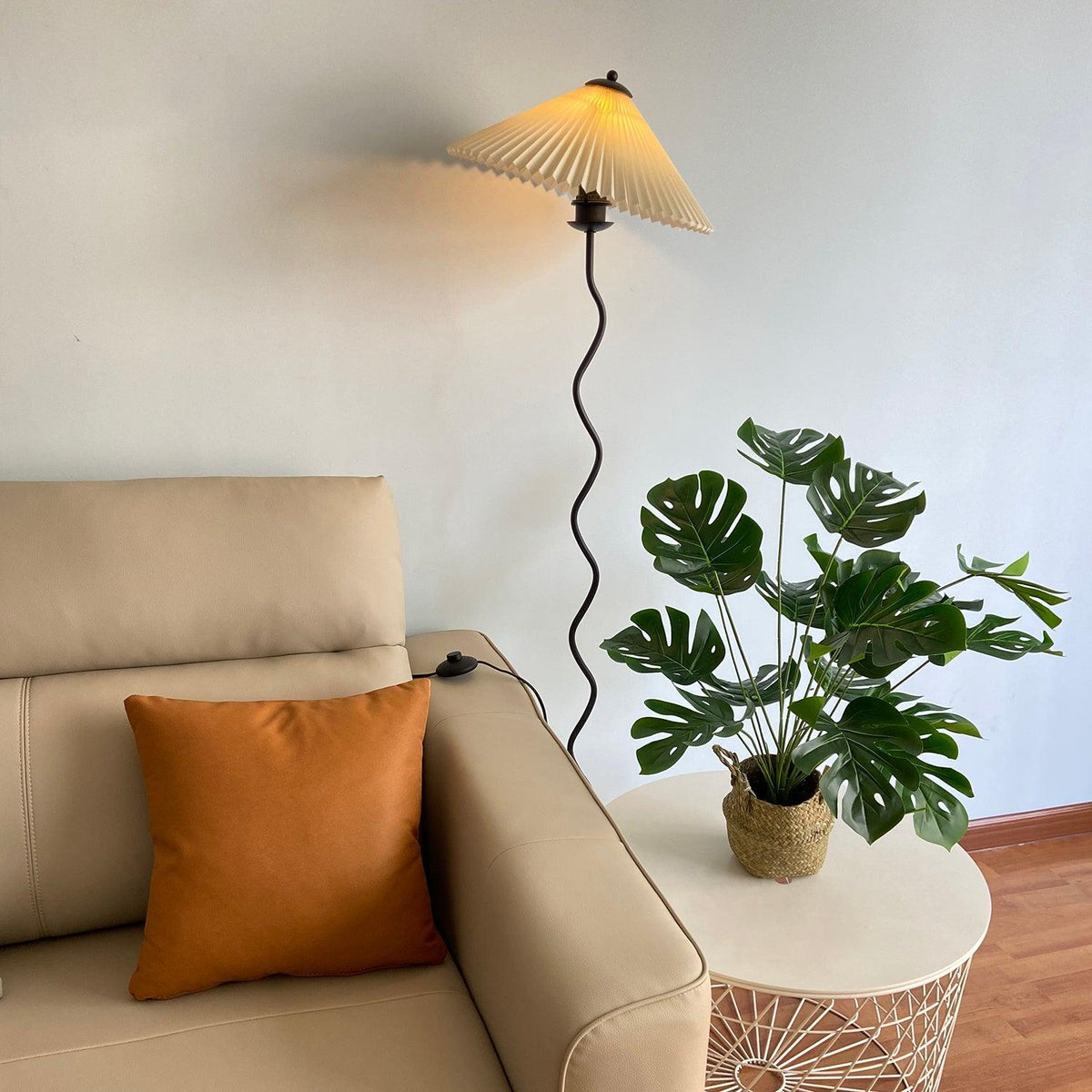 Avenaelia Floor Lamp