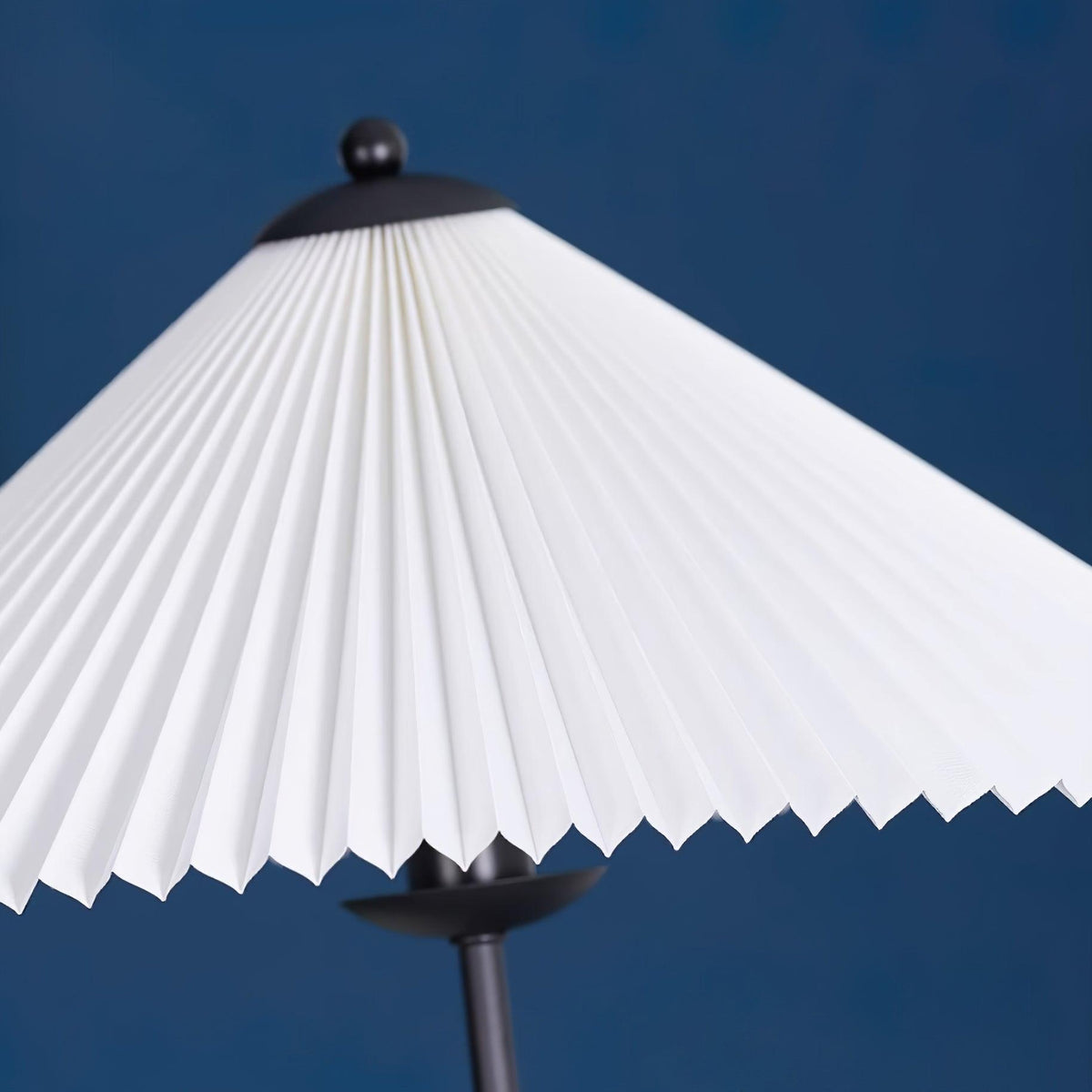 Avenaelia Floor Lamp
