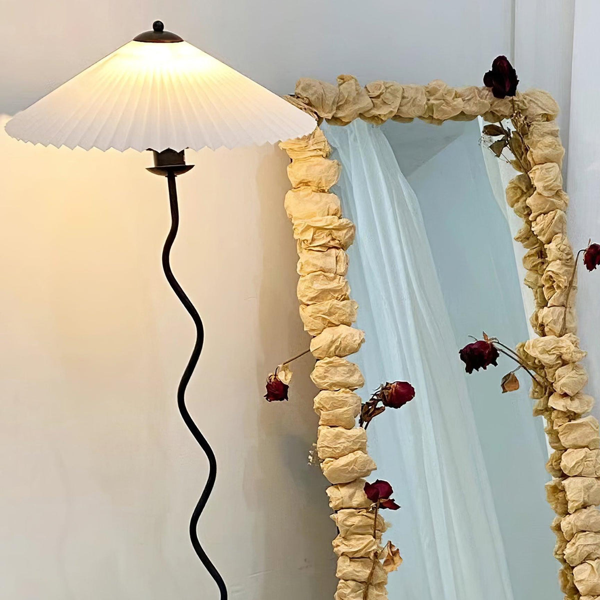 Avenaelia Floor Lamp