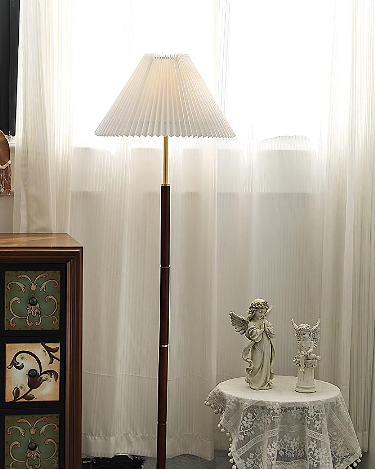 Virairine Floor Lamp