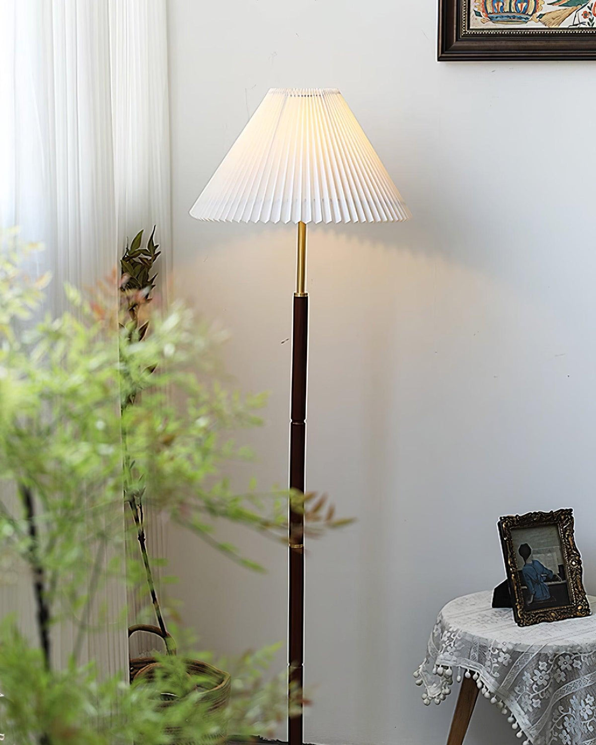 Virairine Floor Lamp