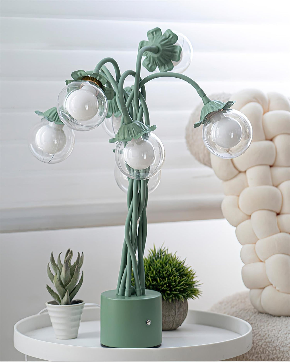 Viraoora Table Lamp