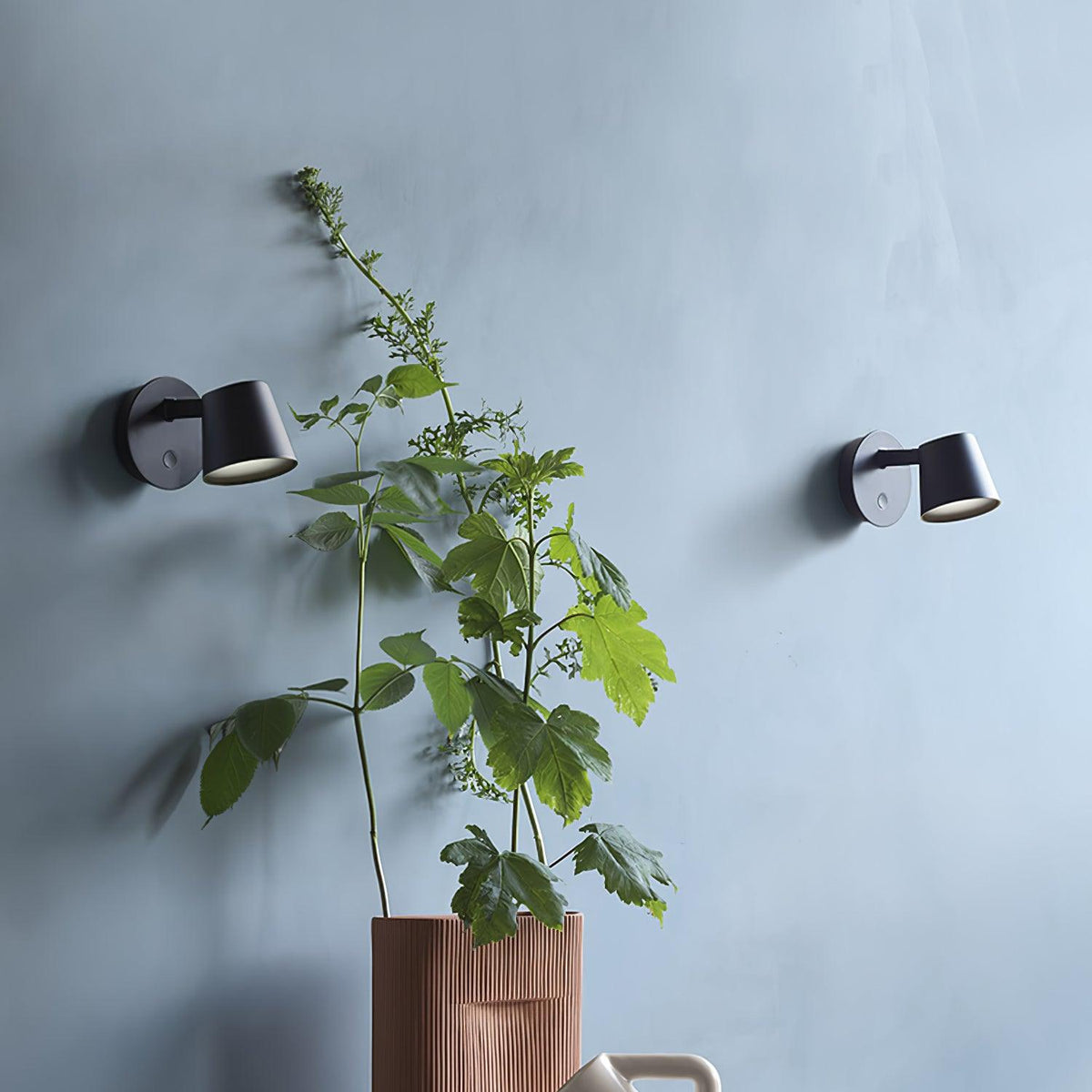Caelwyn Core Wall Lamp