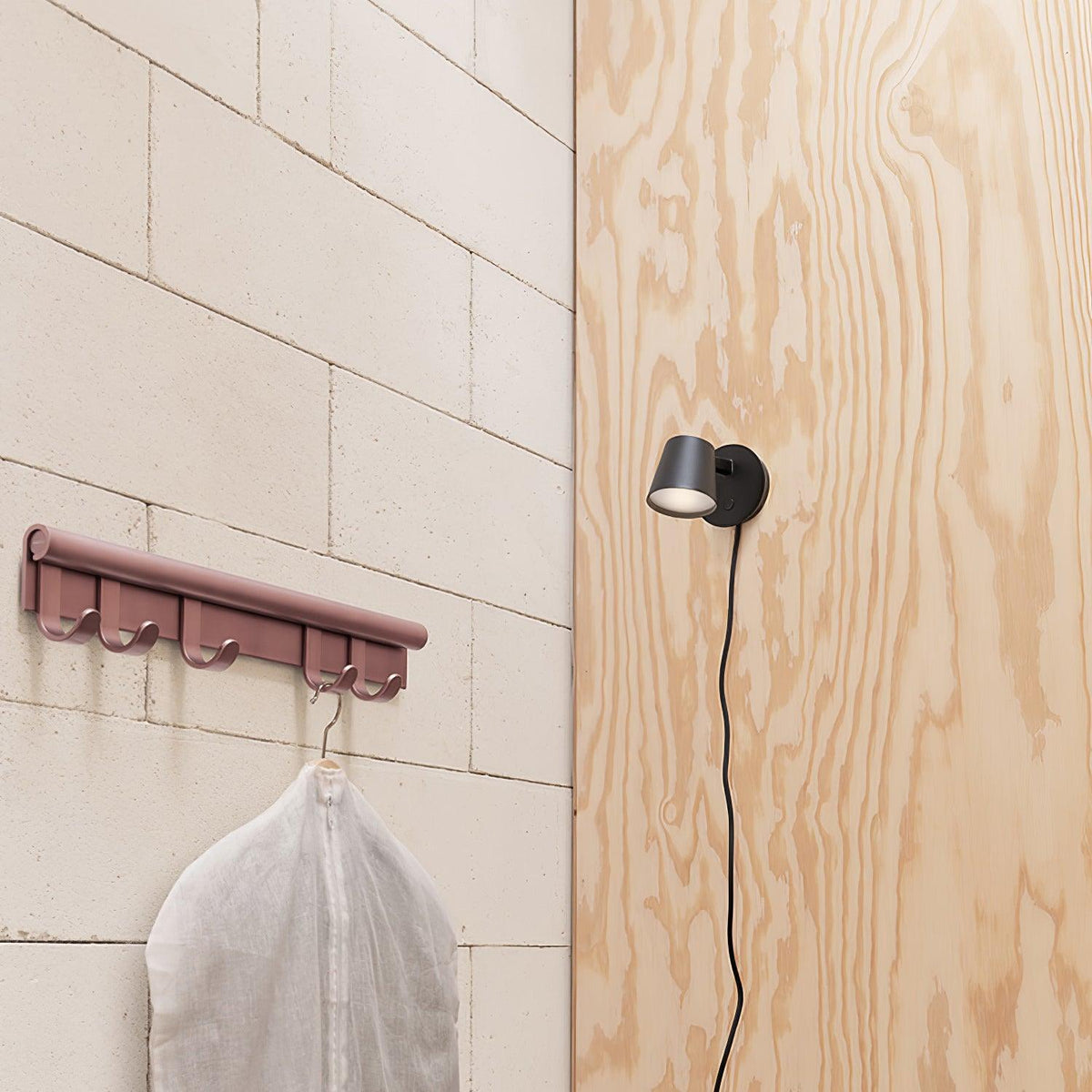 Caelwyn Core Wall Lamp