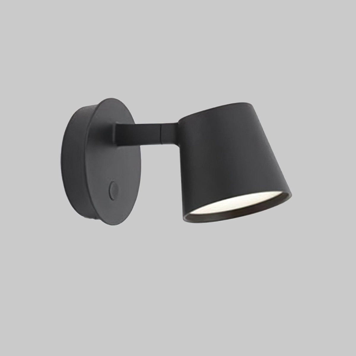 Caelwyn Core Wall Lamp