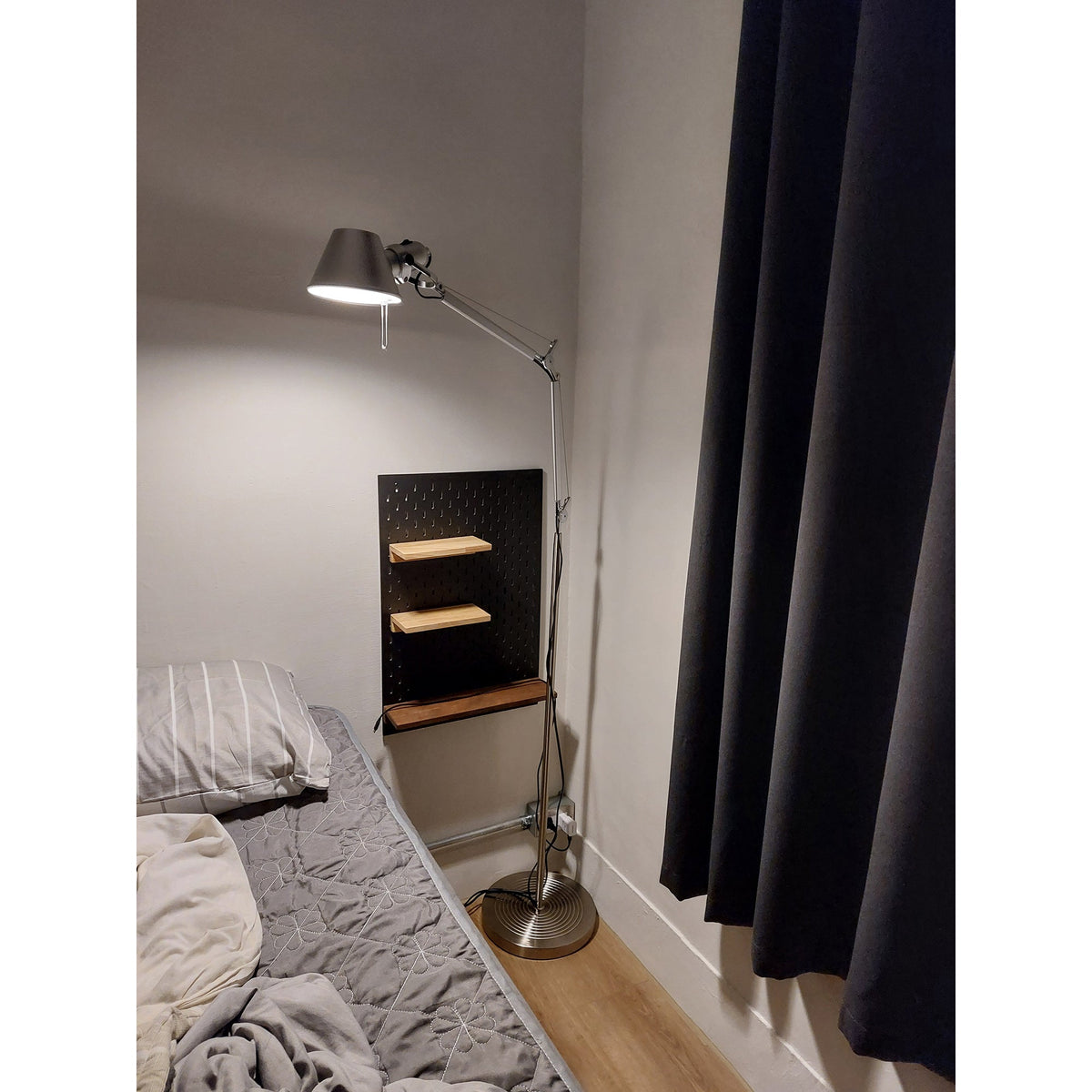 Valinielle Minimalist Aluminum Floor Lamp