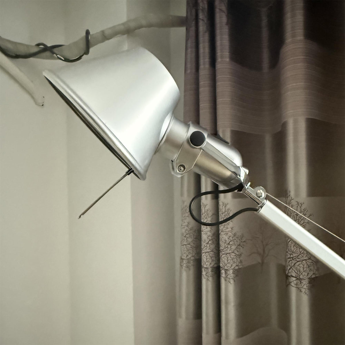 Valinielle Minimalist Aluminum Floor Lamp
