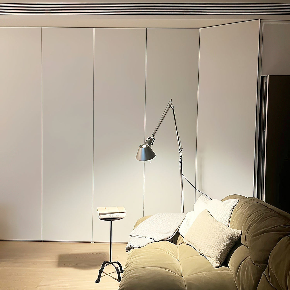 Valinielle Minimalist Aluminum Floor Lamp