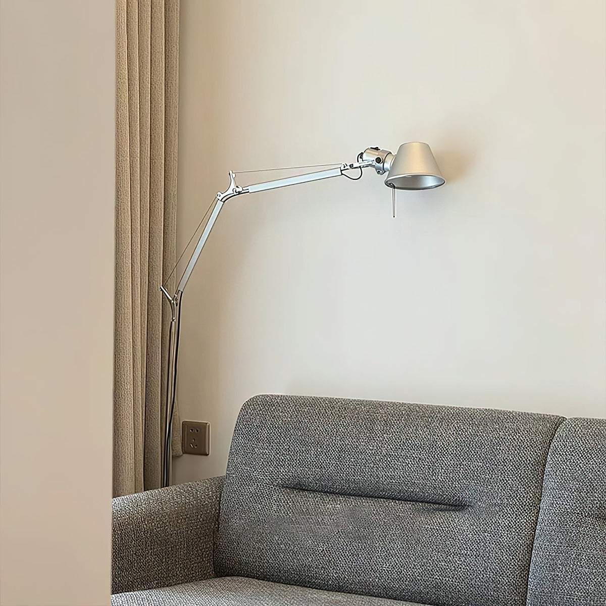 Valinielle Minimalist Aluminum Floor Lamp