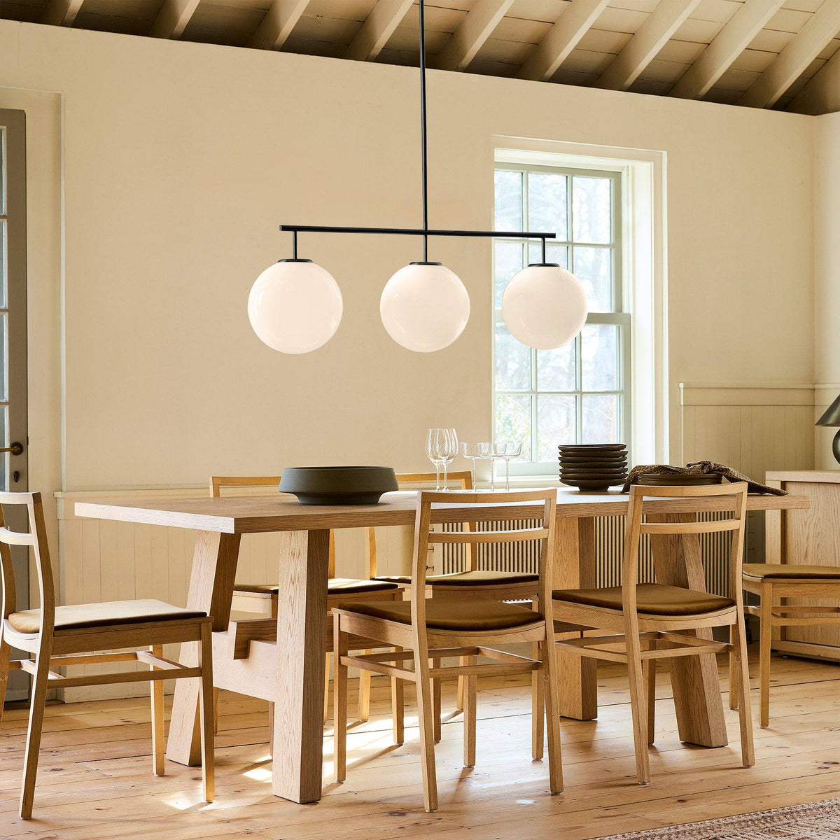 Lioroena Globe Pendant Light