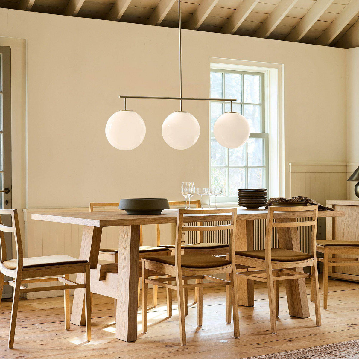 Lioroena Globe Pendant Light