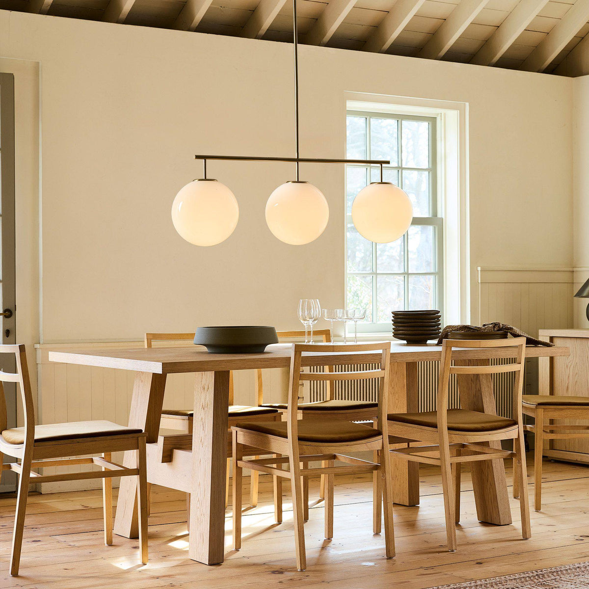 Lioroena Globe Pendant Light