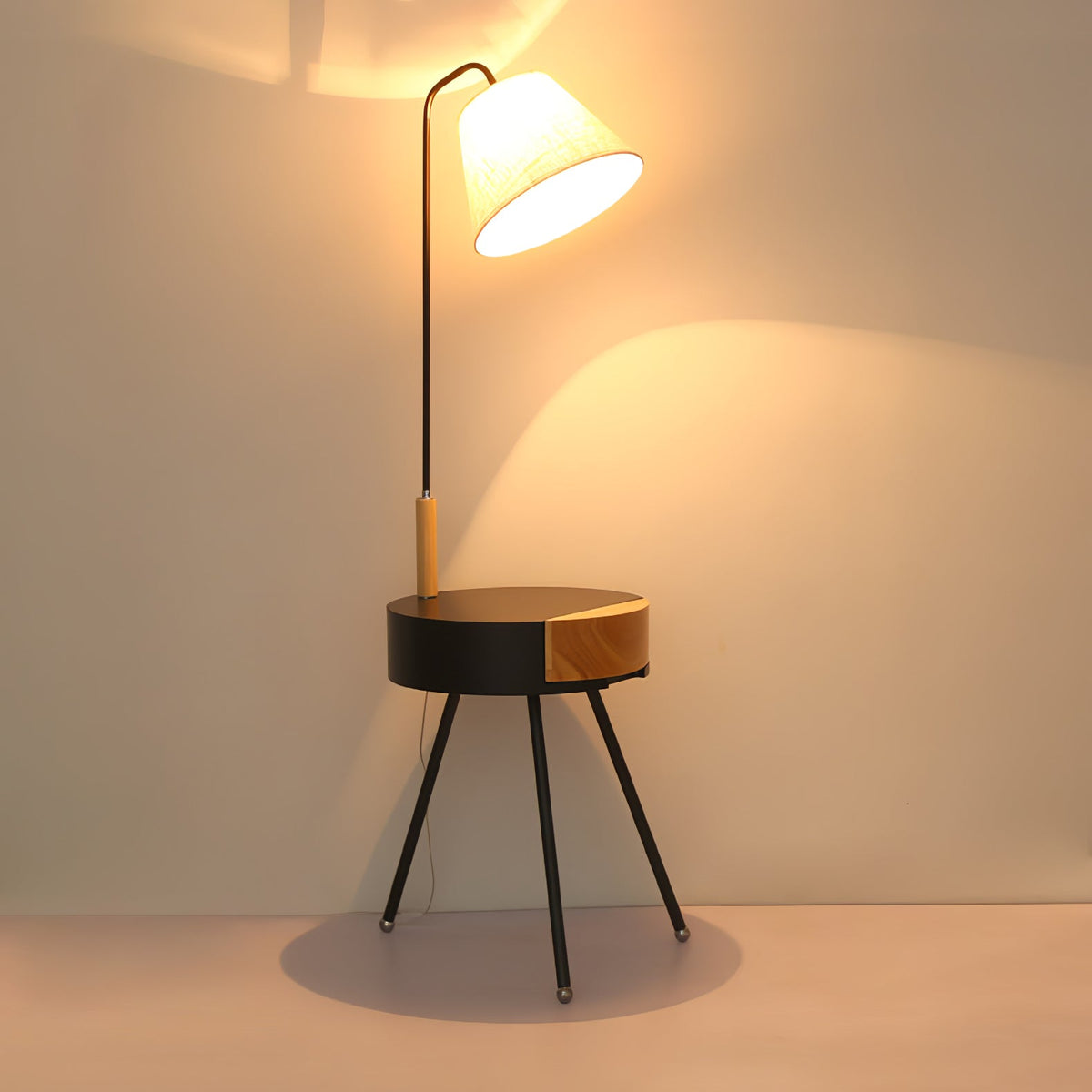 Fioeria Alder Tripod Fabric Floor Lamp