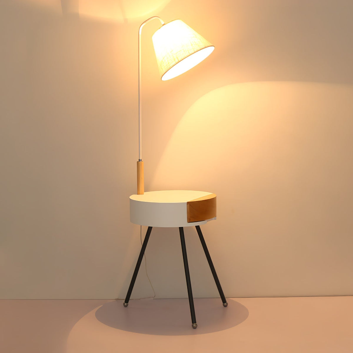 Fioeria Alder Tripod Fabric Floor Lamp