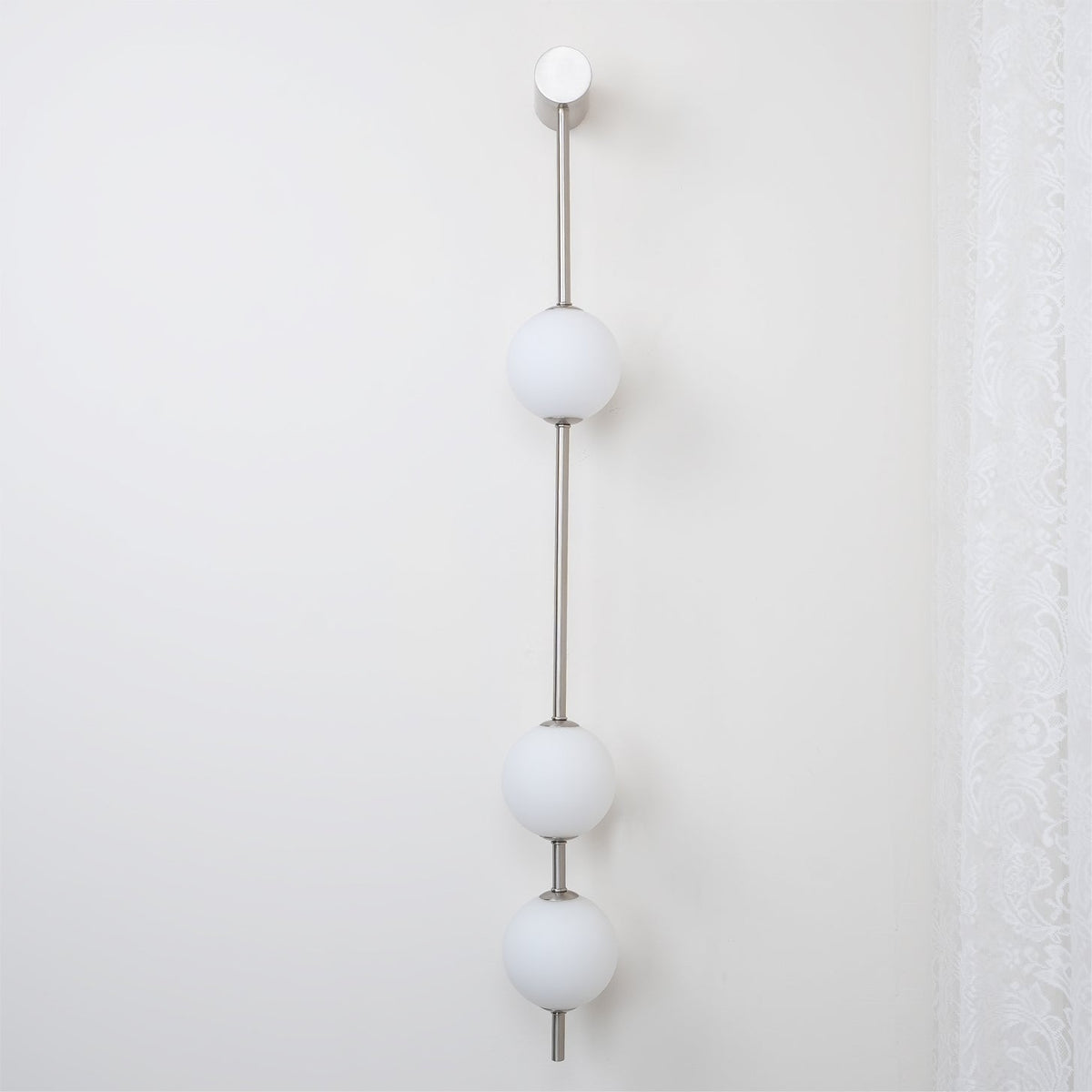 Bugogek Vertical Balls Wall Lamp