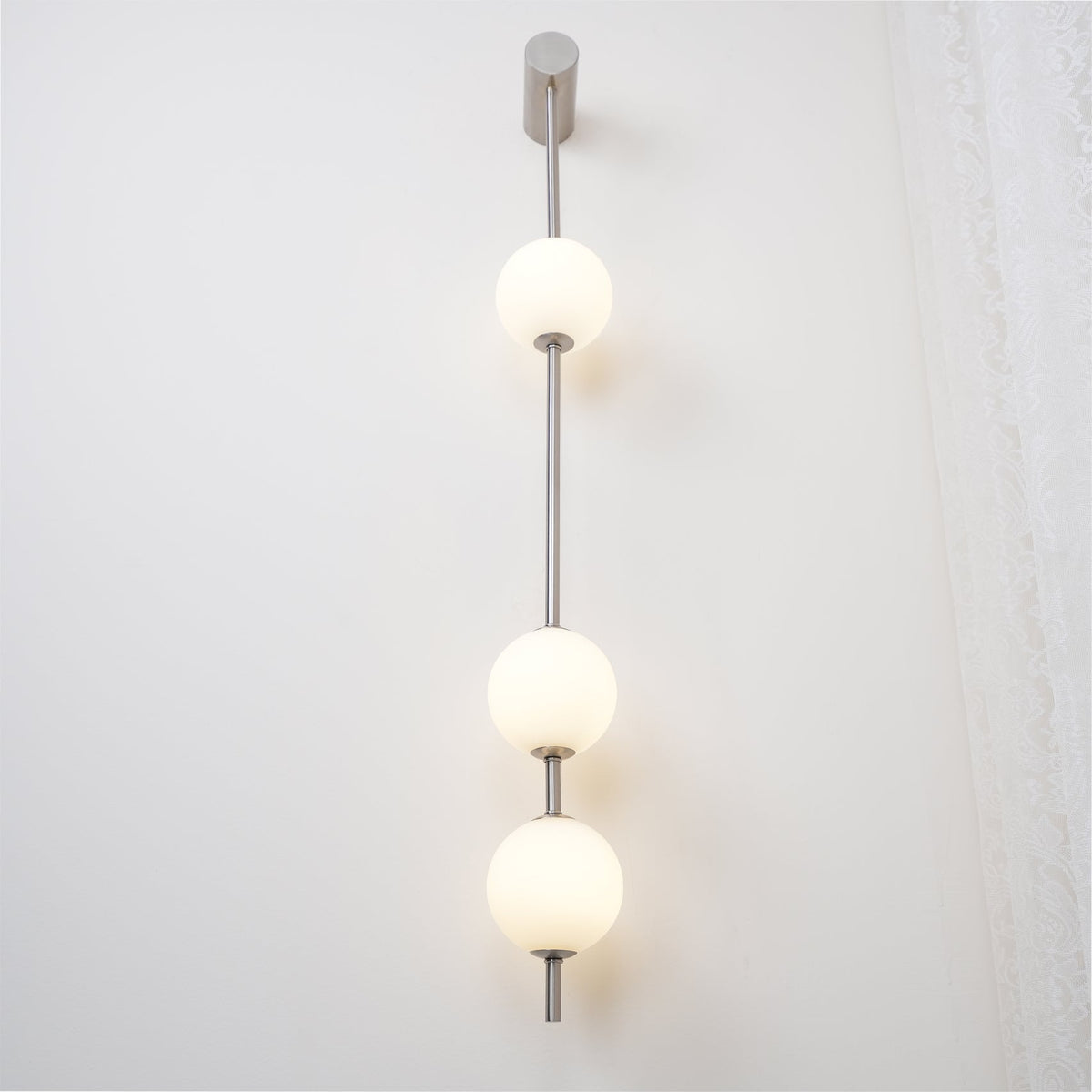 Bugogek Vertical Balls Wall Lamp